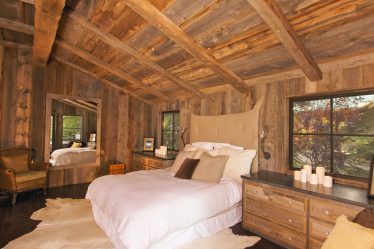 Dormitorul Rustic: Un Colț de Paradis Natural